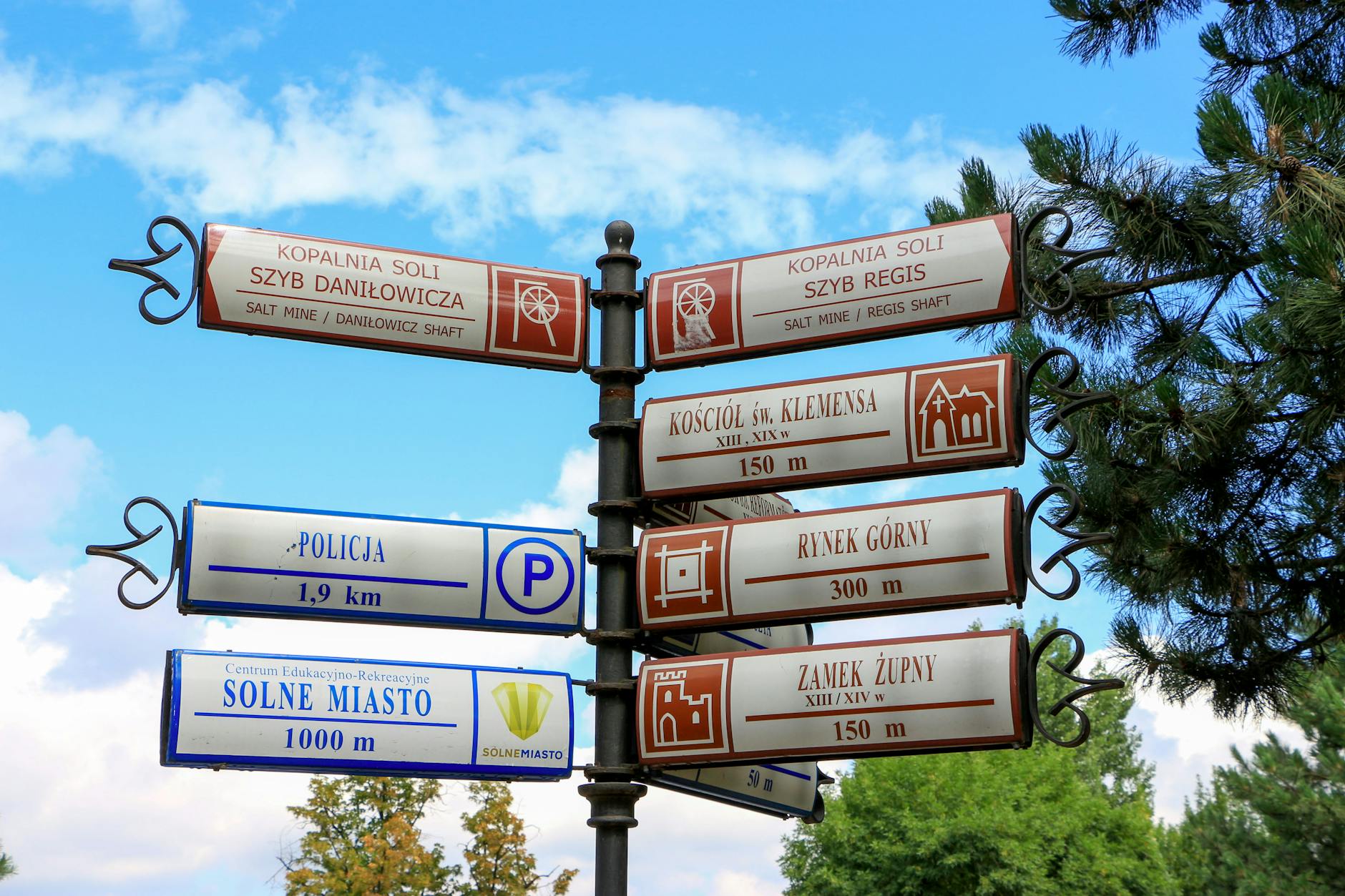 Wejście do Kopalni Soli Bochnia - jedno z najpopularniejszych miejsc pracy w turystyce małopolskiej